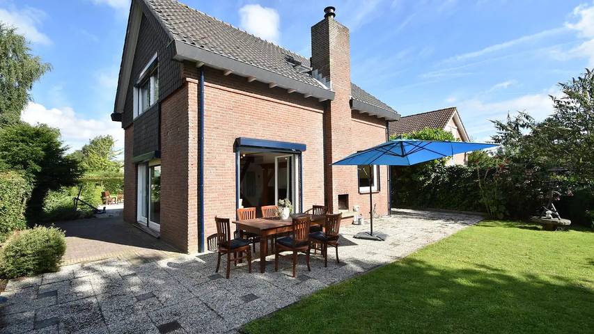 Ferienhaus für 10 Personen, mit Terrasse und Garten in Bruinisse