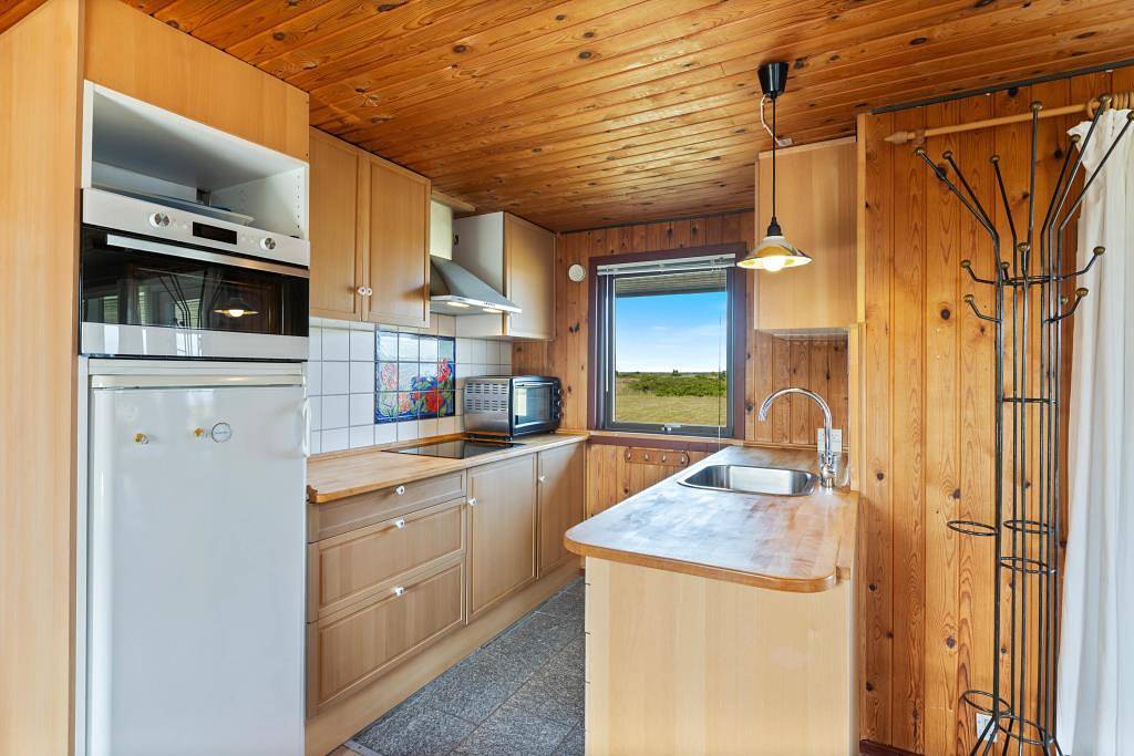 Hyggeligt sommerhus ved fjorden - panoramaudsigt og egen shelter in Nørre Lyngvig, Hvide Sande