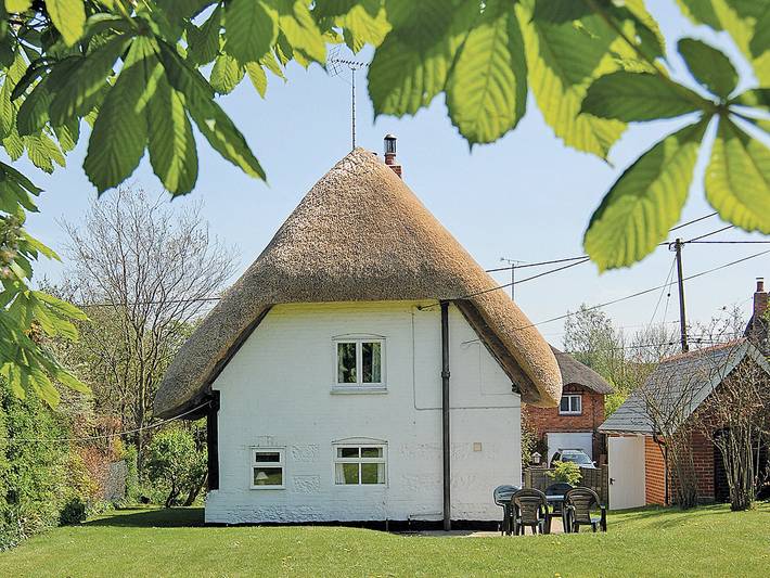 Log cabin for 4 people, with Garden in Wiltshire