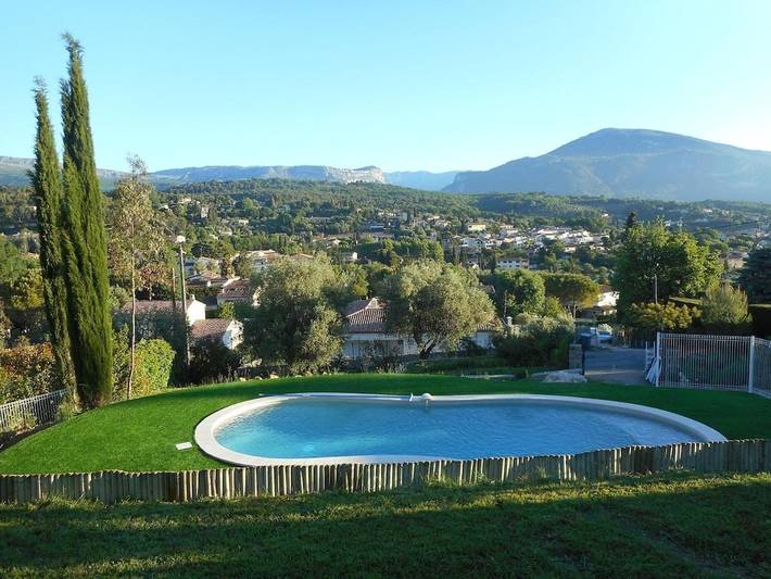 Villa pour 9 personnes, avec balcon ainsi que vue et piscine à Le Rouret