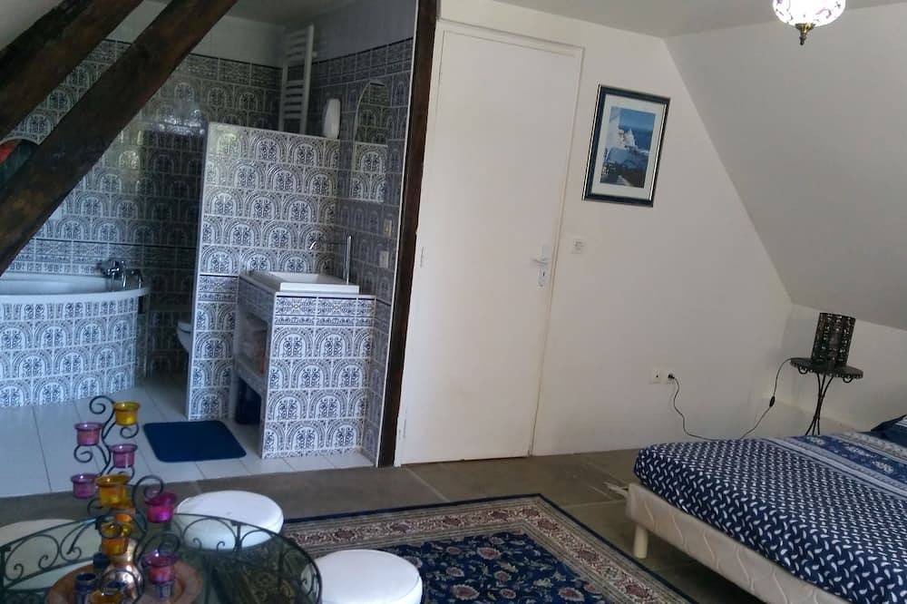 Chez Aurélia : Chambre-suite romantique au ciel étoilé in La Couture-Boussey, Région d'Évreux