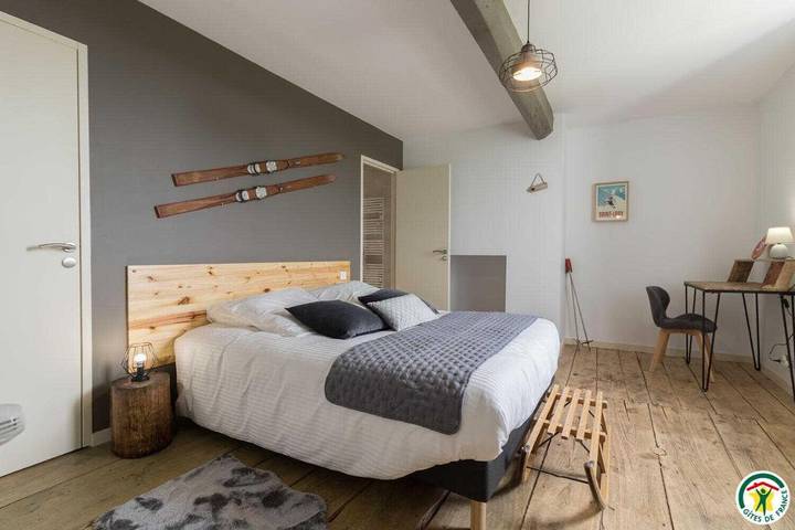 Location de vacances pour 2 personnes, avec Terrasse et Jardin ainsi que Piscine et Sauna dans Sepx