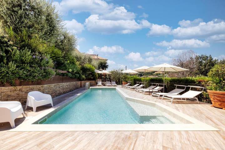 Gîte pour 5 personnes, avec bassin pour enfant et vue ainsi que piscine et jardin, animaux acceptés à Cupra Marittima - 2