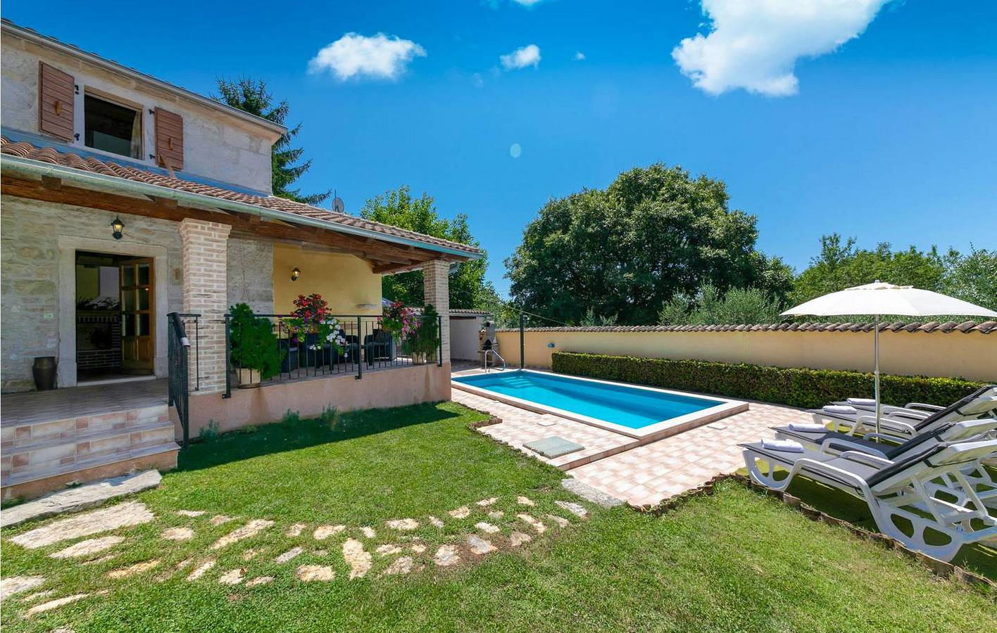 Ruim appartement van 110 m² met wifi, airconditioning, parkeerplaats en terras in Općina Vrsar, Porec en omgeving