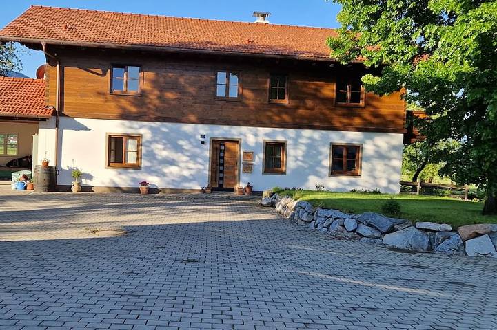 Ferienwohnung für 5 Personen, mit Balkon und Garten in Bichl