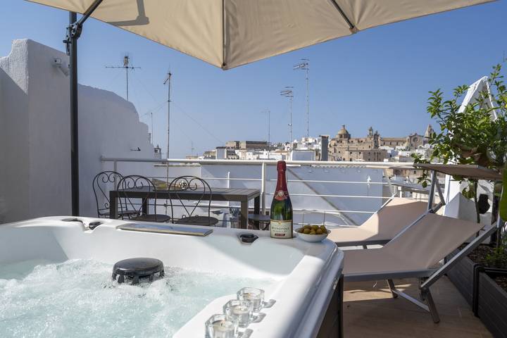 Location de vacances pour 4 personnes, avec jacuzzi et balcon à Ostuni - 2