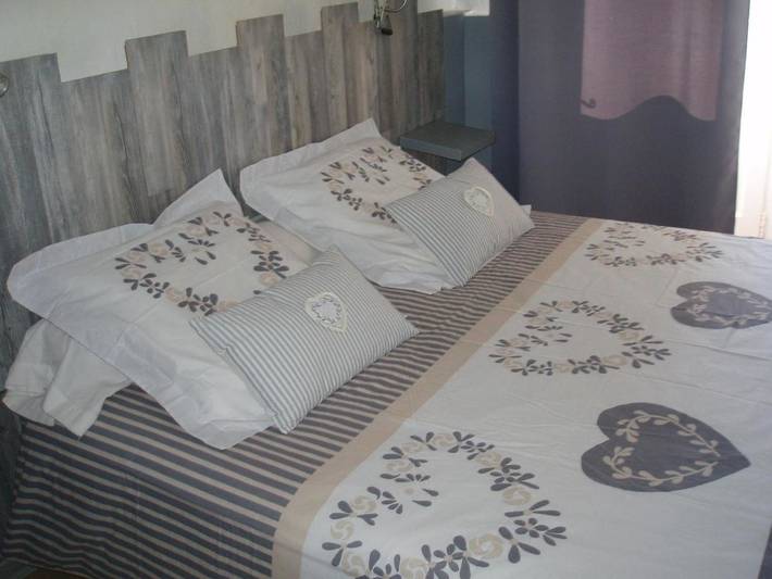 Chambre d’hôte pour 3 personnes, avec piscine ainsi que vue et jardin à Salernes - 3