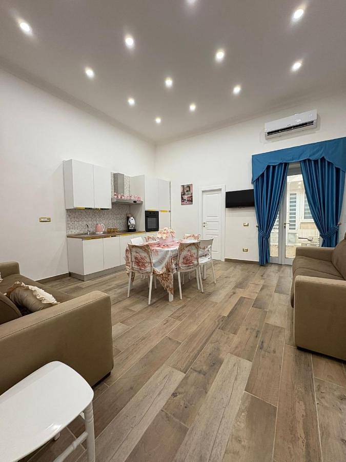 Ferienwohnung für 6 Personen, mit Pool und Whirlpool sowie Garten, kinderfreundlich in Pompei