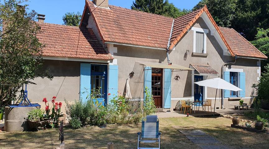 Gîte pour 4 personnes, avec piscine, animaux acceptés à Le Buisson-de-Cadouin