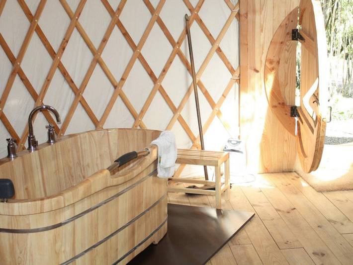 Magischer Aufenthalt in Jurte am Chamboux-See in Chambouxsee, Saint-Martin-de-la-Mer