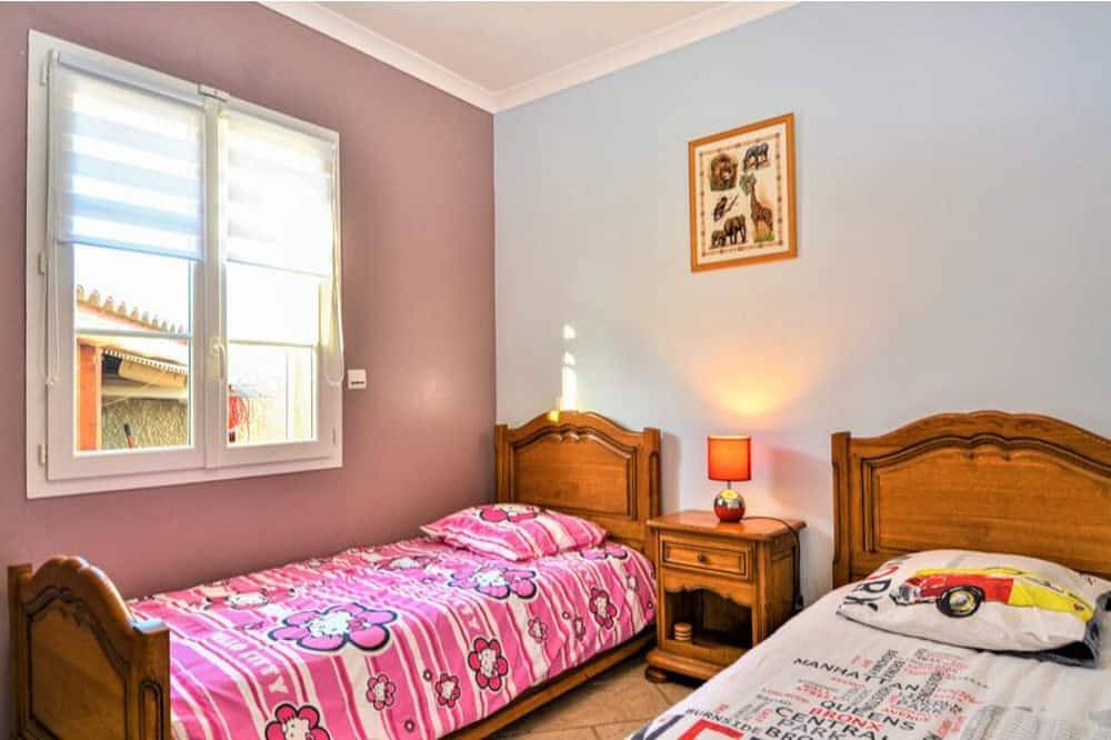 Detached house / villa with private pool near pont du Gard in Jonquières-Saint-Vincent, Nimes region