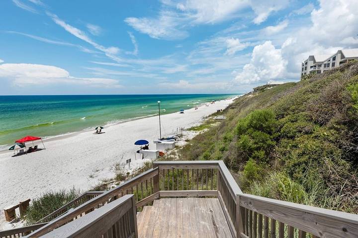 Vacation rental for 8 people, with pool and balcony in Alys Beach