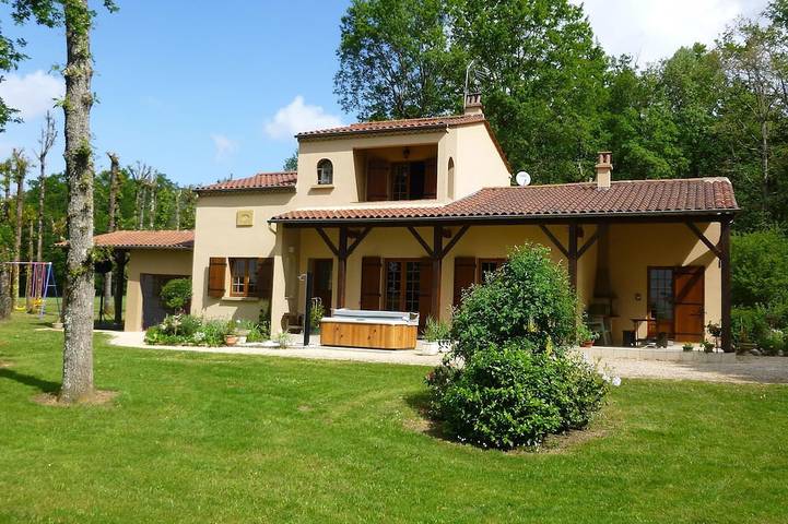 Gîte pour 6 personnes, avec Balcon ainsi que Jacuzzi et Jardin