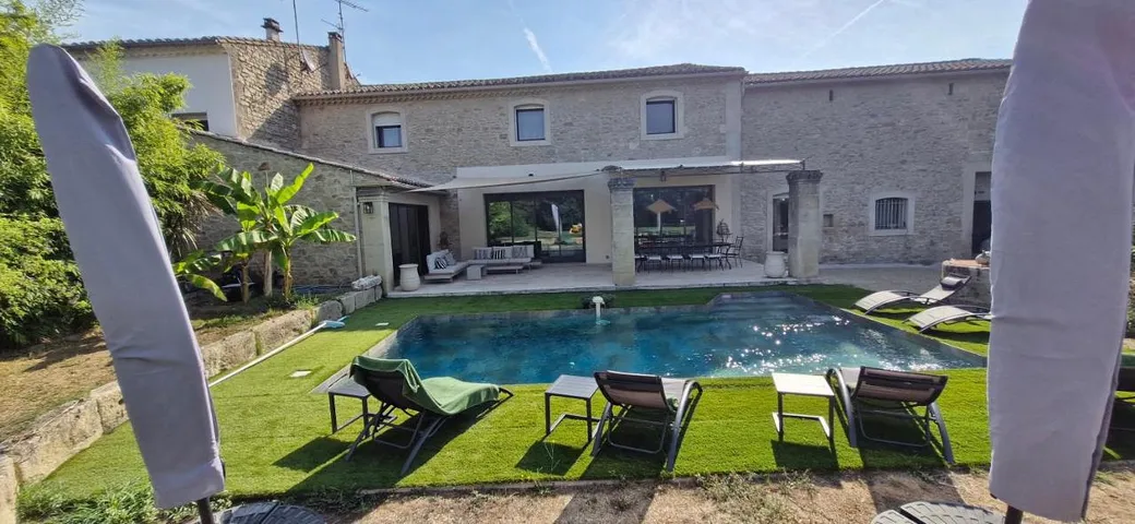 Villa für 14 Personen, mit Ausblick und Pool sowie Garten - 1