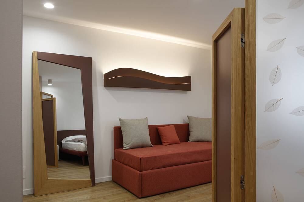 Apartamento entero, Design and Comfort at the Gates of the Belluno Dolomites Monolocale Ninetta in Belluno, Schiara