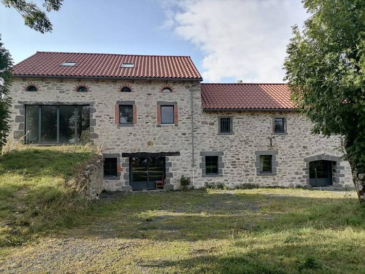 Gîte pour 4 personnes, avec jardin à Anglards-de-Saint-Flour