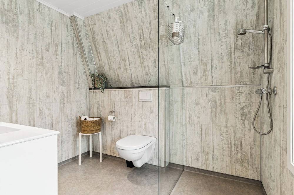 Ganze Wohnung, Central Penthouse 3-bedroom apartment with dedicated office setup in Eigersund