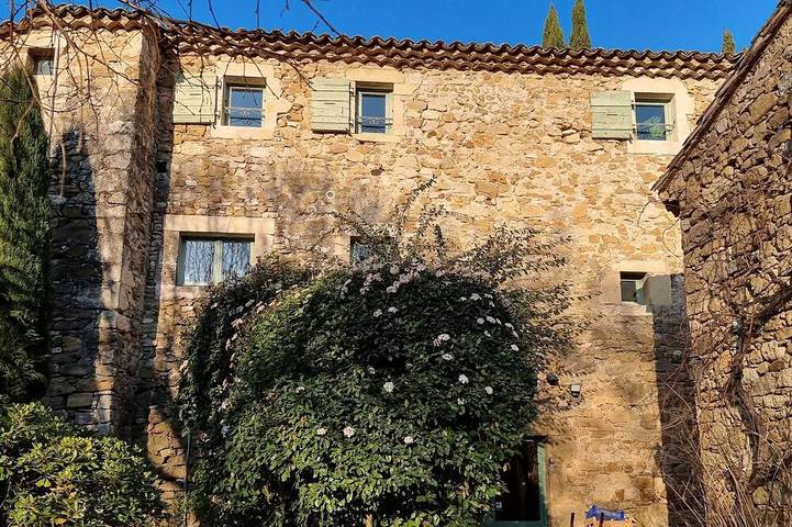 Gîte pour 8 personnes, avec jardin et piscine dans Cascades du Sautadet