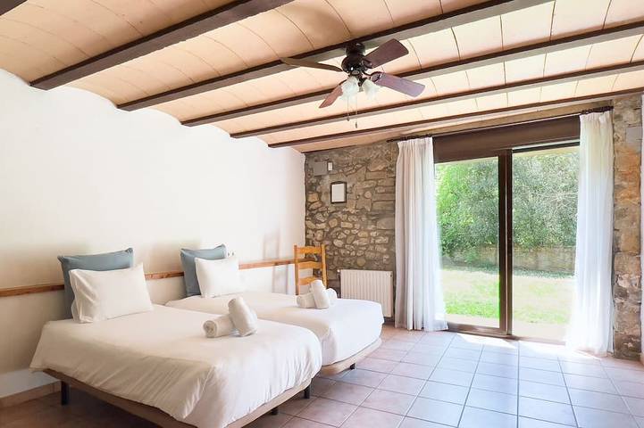 Gîte pour 8 personnes, avec balcon et jardin à Beuda - 2