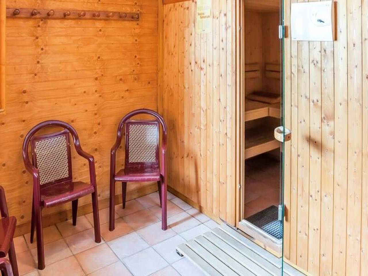 Ganze Wohnung, 5-Zimmer-Maisonette-Apartment mit Kabine für 12/14 Personen in Lanslevillard, Region Saint-Jean-de-Maurienne