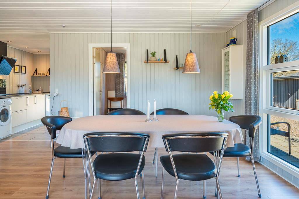 Gepflegtes Ferienhaus in Henneby – 1 Hund erlaubt in Henne, Filsø See