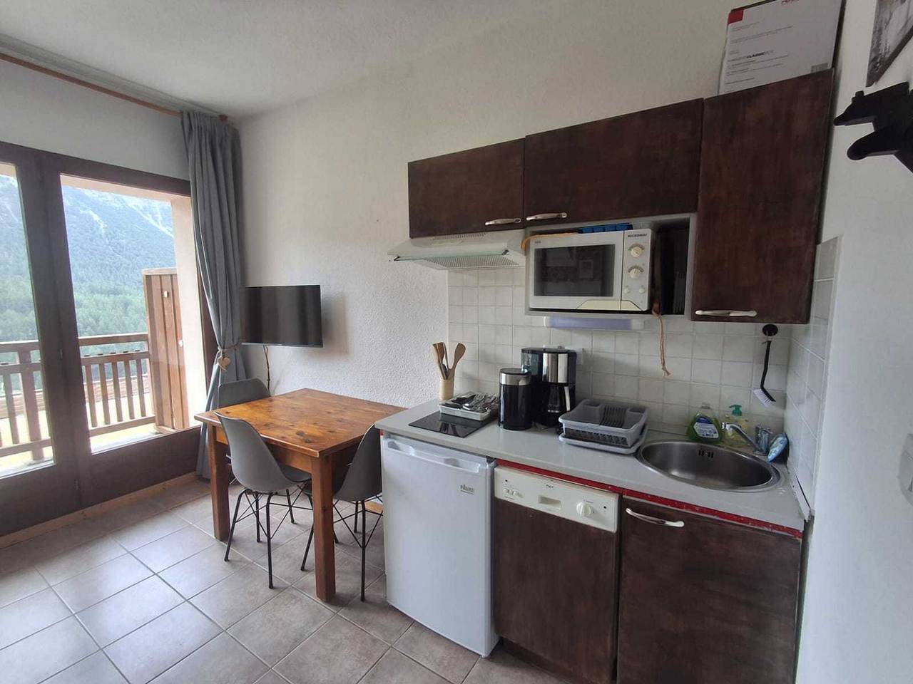 Studio entier, Studio charmant 4 pers, vue montagnes, parking inclus in Montgenèvre, Région de Briançon