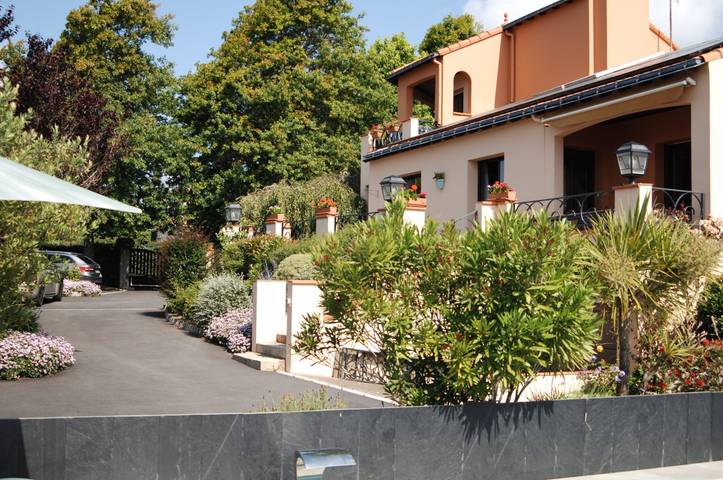 Chambre d’hôte pour 2 personnes, avec piscine ainsi que terrasse et jardin