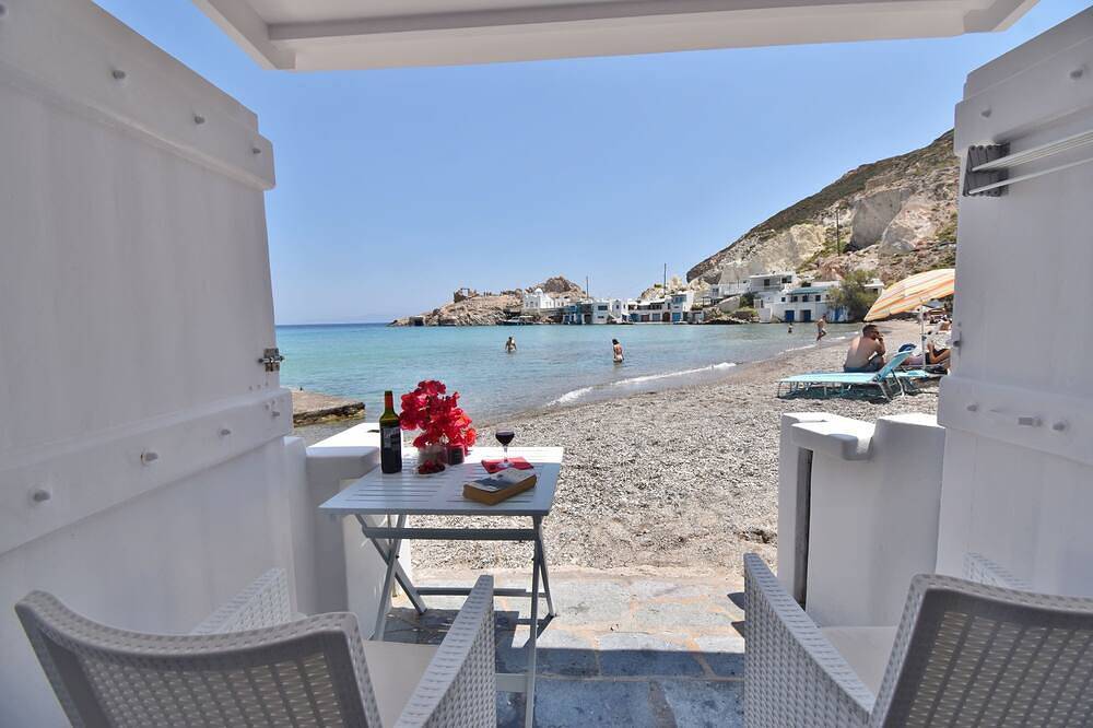 Apartment for 5 People in Milos, Cyclades