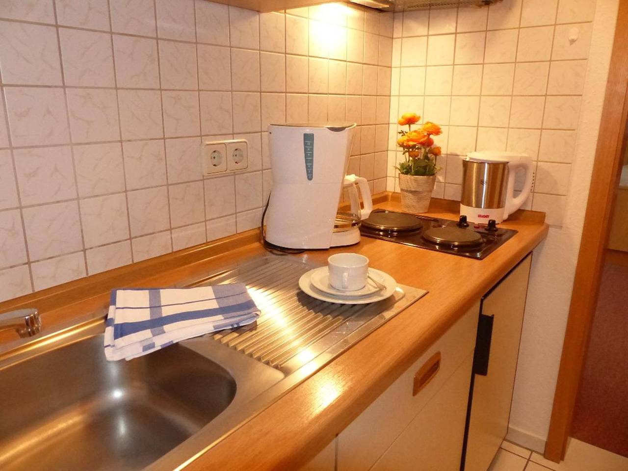 Appartementhaus Stephanie - 1-Zimmer-Appartement 3 und 103 (27qm) mit Balkon und Küchenzeile in Bad Füssing, Bayerische Golf und Thermenland
