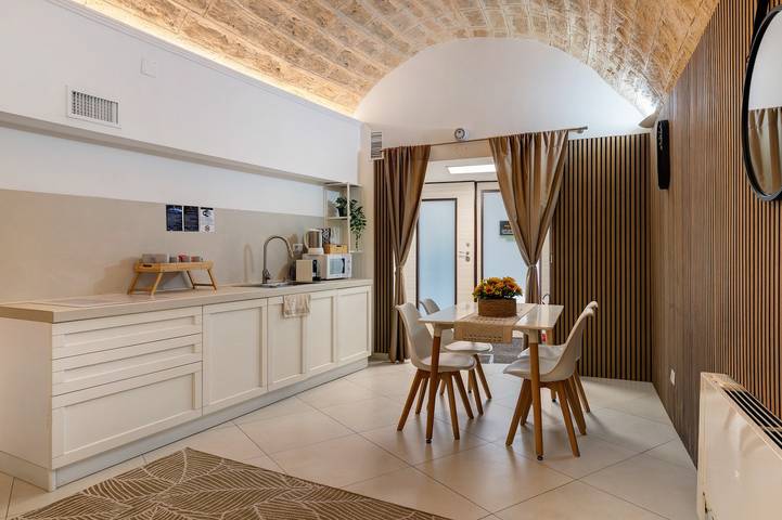 Entire apartment, 'Lc Luxury' Apartment with Wi-Fi and Air Conditioning in Bari, Bari Province