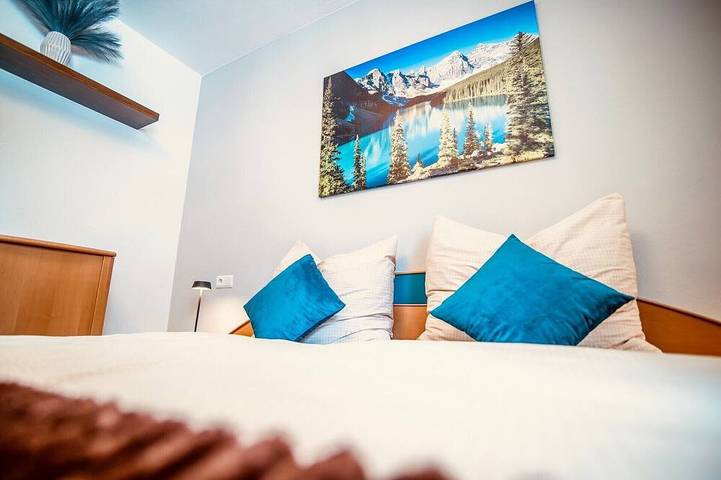 Ganze Wohnung, Stadtnestl Sterzing: Alpin-modern mit Garten, Kamin, Bergblick & Parkplatz in Stubaier Alpen, Sterzing