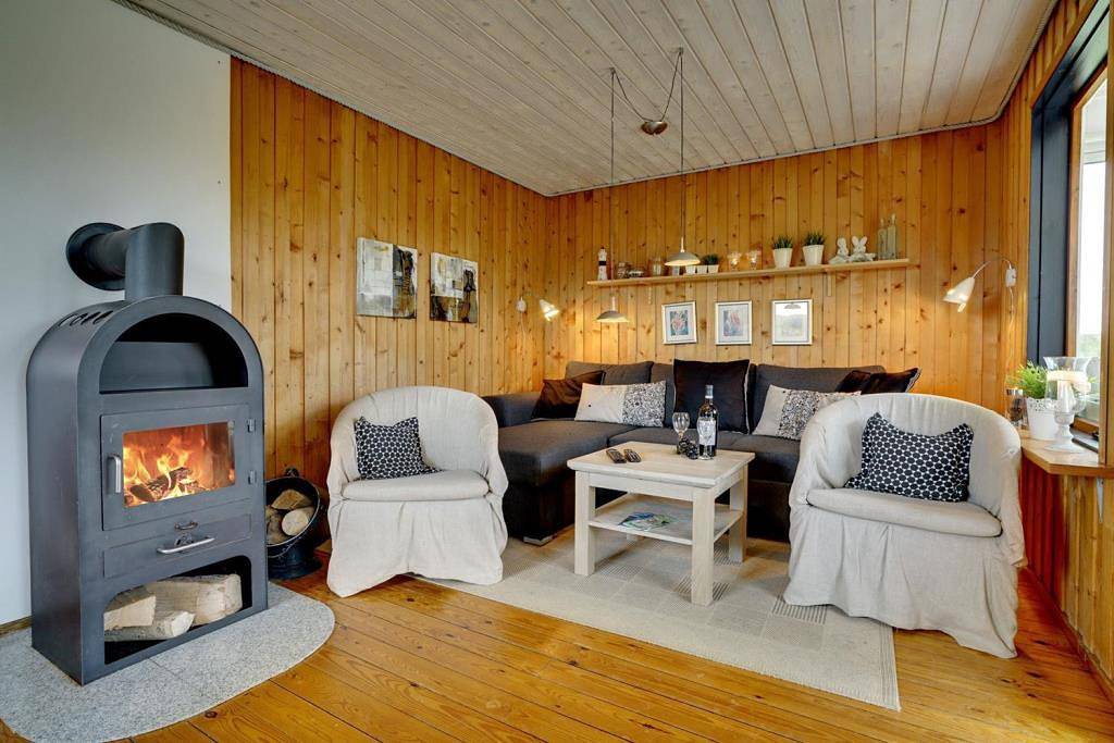 Reetgedecktes Ferienhaus mit Garage und kleinem Wintergarten. in Henne, Varde