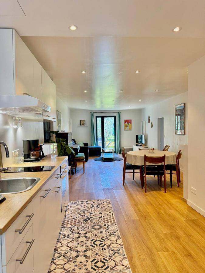 Appartement entier, One-Bedroom Apartment in Pujaut, Région de Nîmes