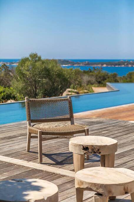 Villa pour 12 personnes, avec terrasse ainsi que vue et piscine à Pianottoli-Caldarello - 4