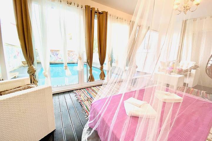 Holiday rental for 8 people, with garden and hot tub as well as balcony in Cyprus