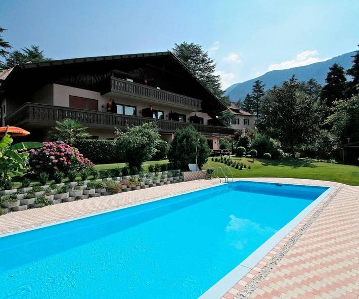 Hôtel pour 4 personnes, avec jardin et piscine