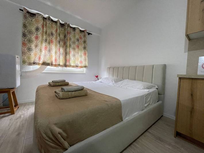 Ganzes Studio, Bonbon 2 - Ruhiges zentrales Studio in Tiranë, Albanien