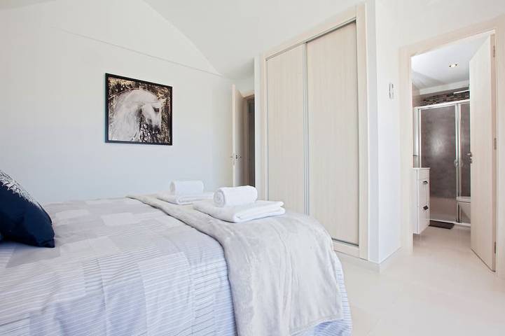 Villa de luxe avec 4 chambres et 3 salles de bain dans le centre de Puerto del Carmen avec Wifi et climatisation gratuits in Puerto del Carmen, Tías
