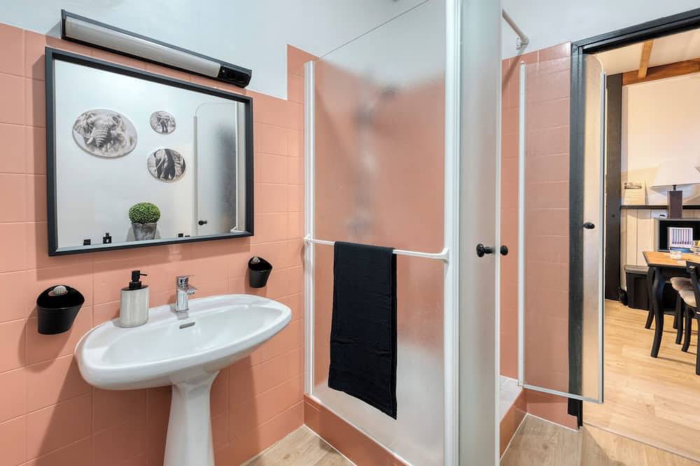Appartement entier, Studio Le Cocooning avec jardinet coeur de Lannion, calme et verdure- Lit double in Lannion, Ceinture Dorée