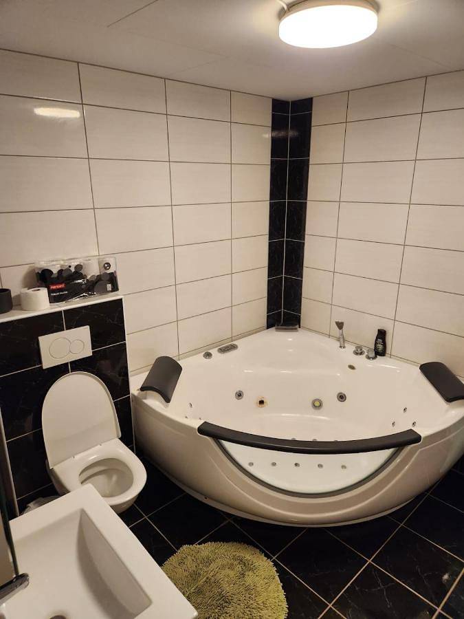 Ferienwohnung für 4 Personen, mit Whirlpool und Terrasse in Trondheim