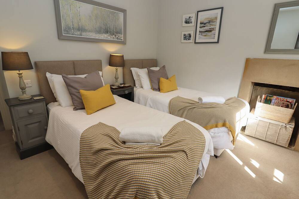 Rose Cottage, family friendly, luxury holiday cottage in Matlock in Matlock, Derbyshire