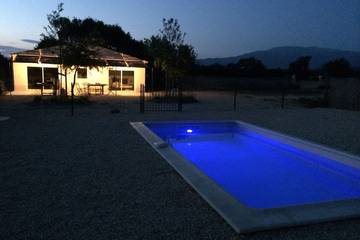 Location de vacances pour 6 personnes, avec jardin, animaux acceptés à Mazan