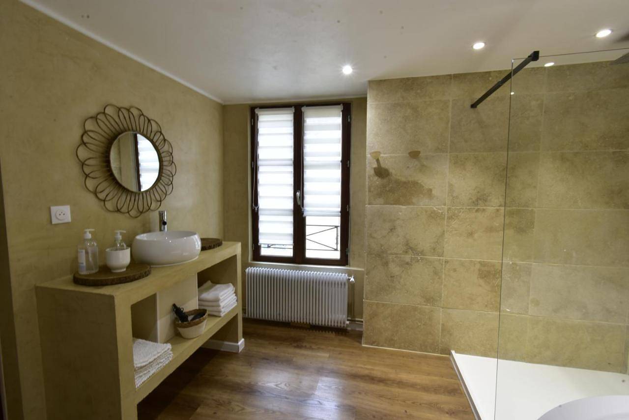 Appartement entier, Appartement jacuzzi privatif Love&Zen in Verneuil-sur-Avre, Région d'Évreux