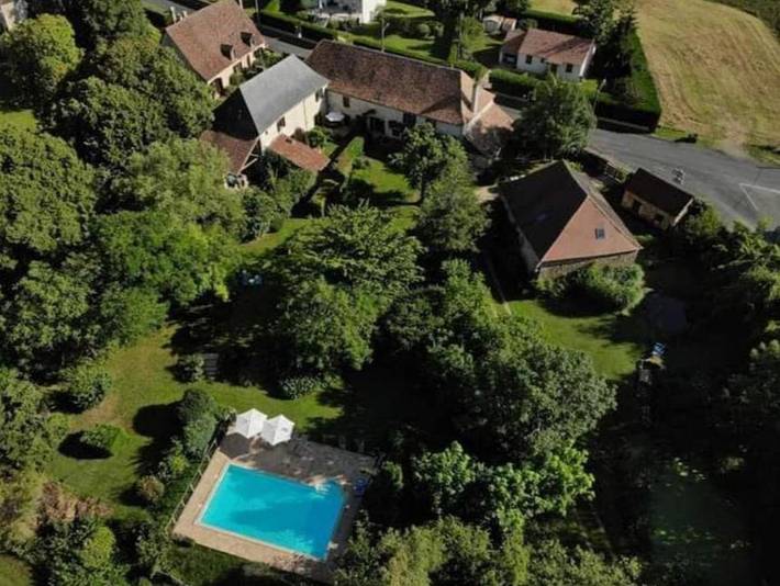 Gîte pour 2 personnes, avec jardin et vue ainsi que piscine et terrasse à Génis - 3
