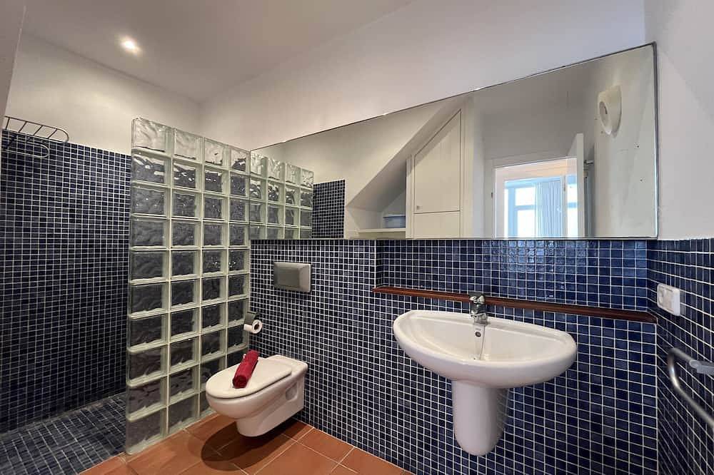 Apartamento entero, En una zona muy tranquila dentro del pueblo in Fornells, Es Mercadal