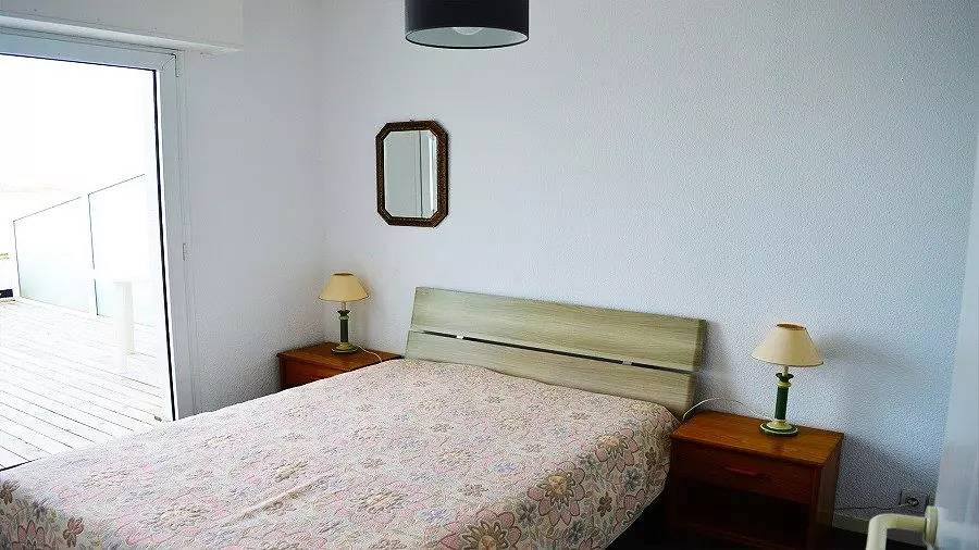 Appartement entier, Vacances vue mer à 180°et les pieds dans l'eau ! in Trégastel, Côte de Granit Rose