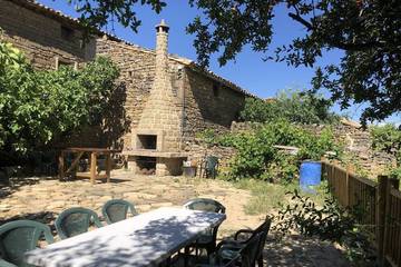 Gîte pour 10 personnes, avec jardin et balcon, animaux acceptés à Murillo de Gállego