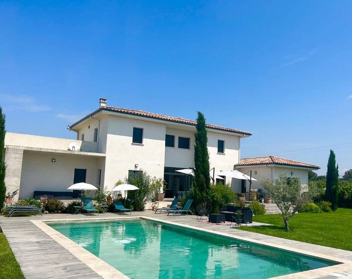 Villa pour 12 personnes, avec piscine ainsi que vue et jardin à Arles