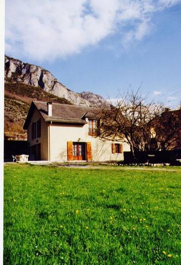 Gîte pour 9 personnes, avec jardin et terrasse, animaux acceptés à Agos-Vidalos