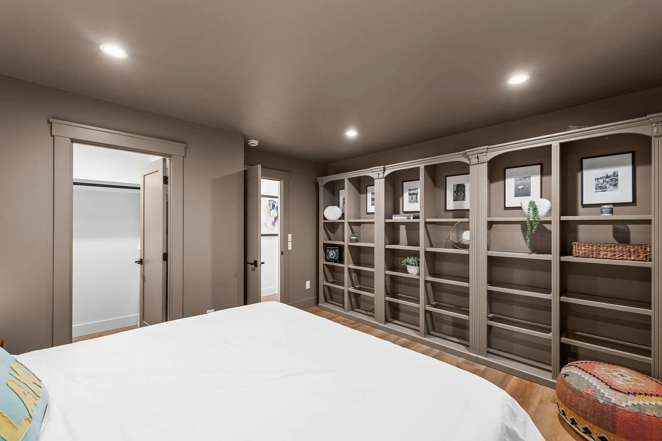 Lakefront Luxury Hot Tub Dock Retreat in Puget Sound